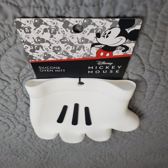 Mickey Mouse Silicone Oven Mitt - Picture 4 of 6